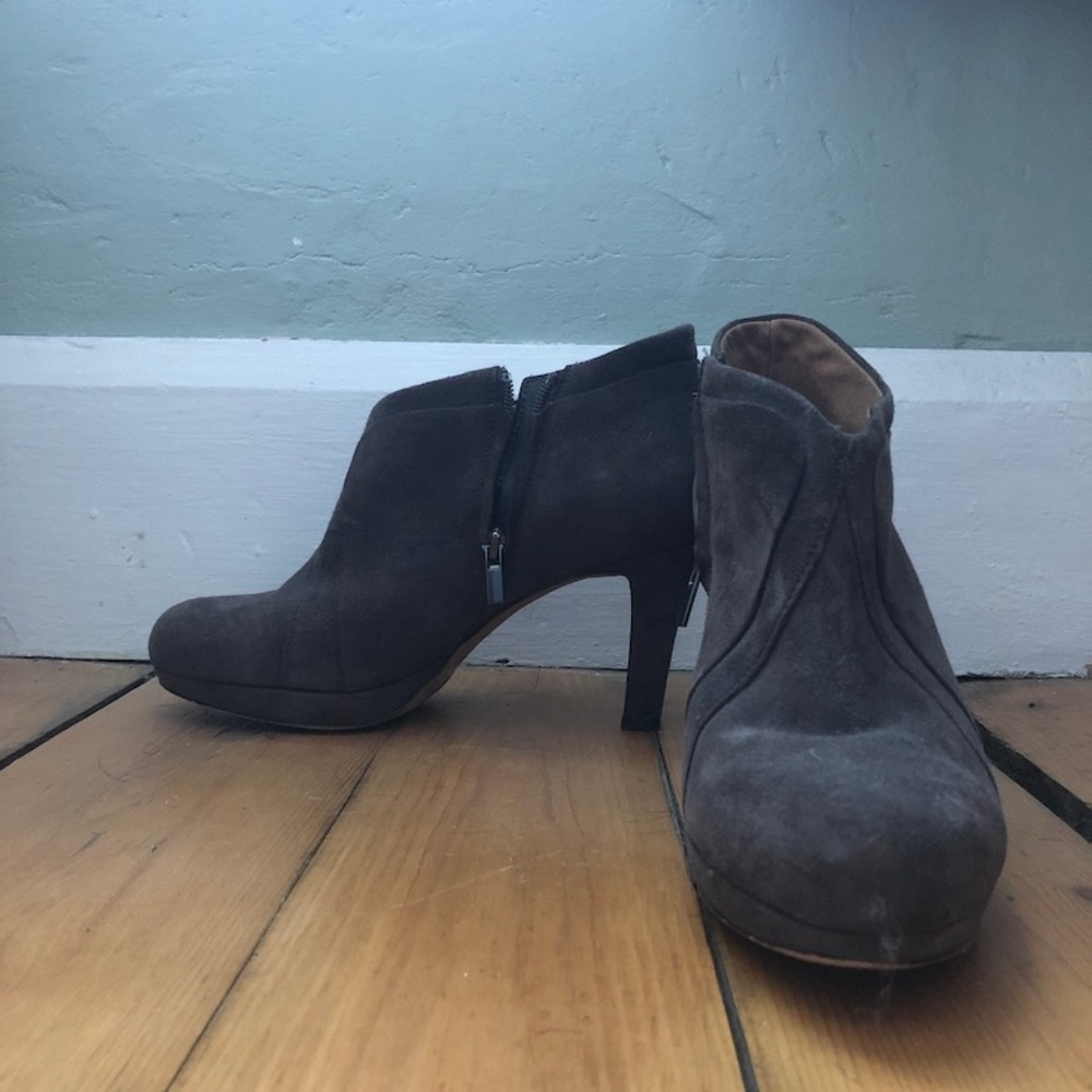 High-heeled ankle booties